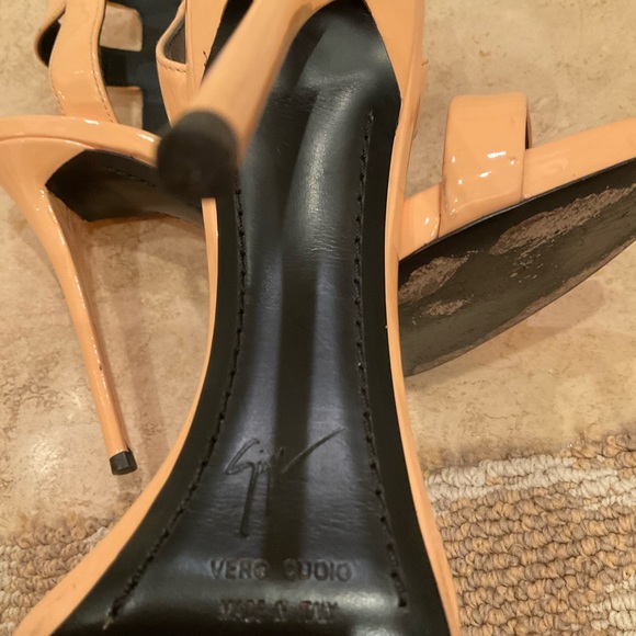 GIUSEPPE ZANOTTI PATENT LEATHER CAGE BACK SANDALS SIZE 38.5 - Picture 5 of 8